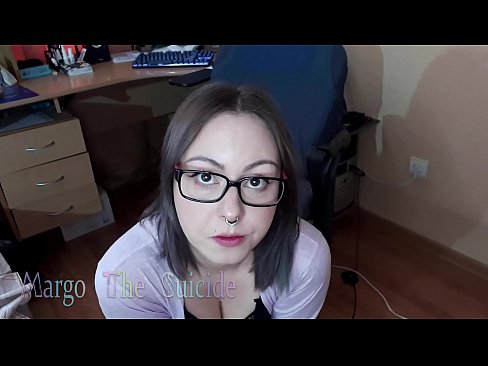 ❤️ Духтари Санобар бо айнак Дилдо амиқ дар камера ️❌ Порно босифат дар мо