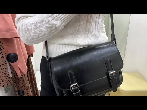 ❤️ Мастурбатсияи оммавии зани ҷавон ФералБерри бо дилдо дар утоқи мувофиқ ️❌ Порно босифат дар мо